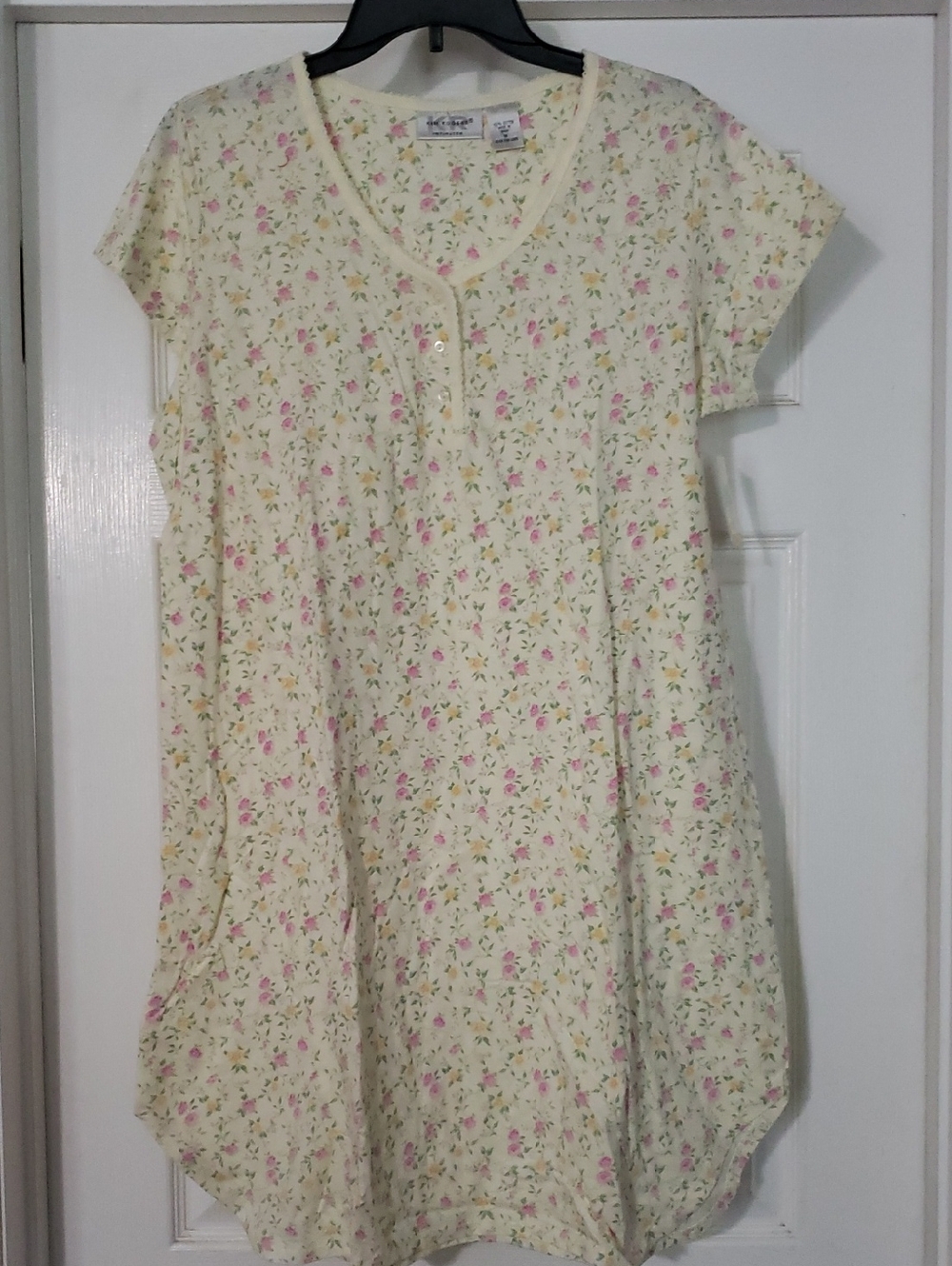 NWT- Kim Rogers Cream Floral Button-Front Nightgown with Pink and Yellow Roses
